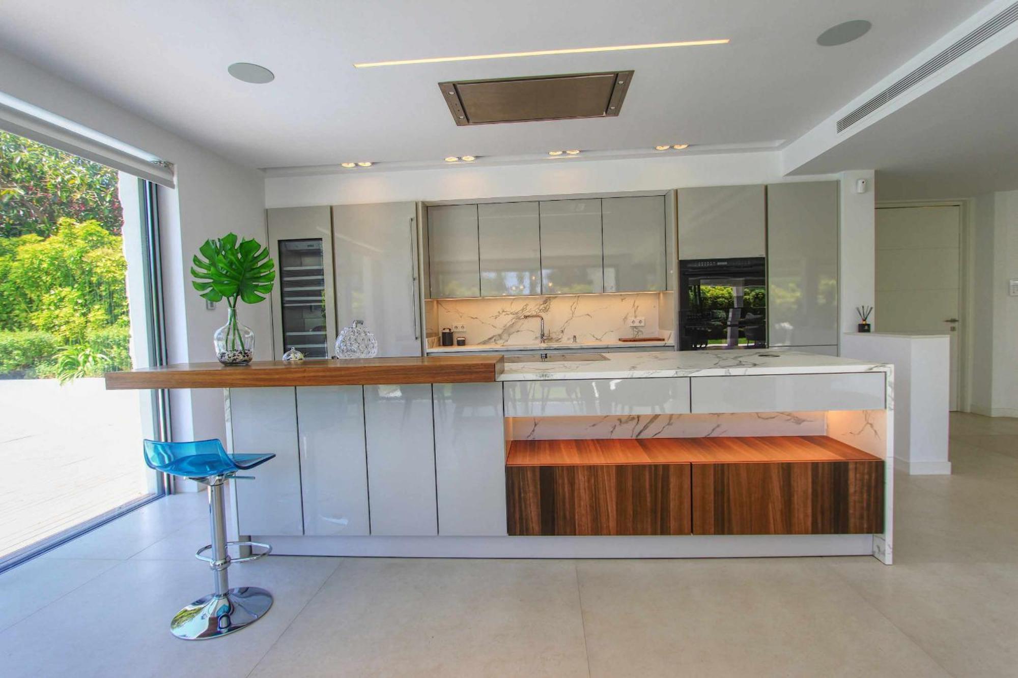 Contemporary & Very Spacious Puerto Banus Marbella