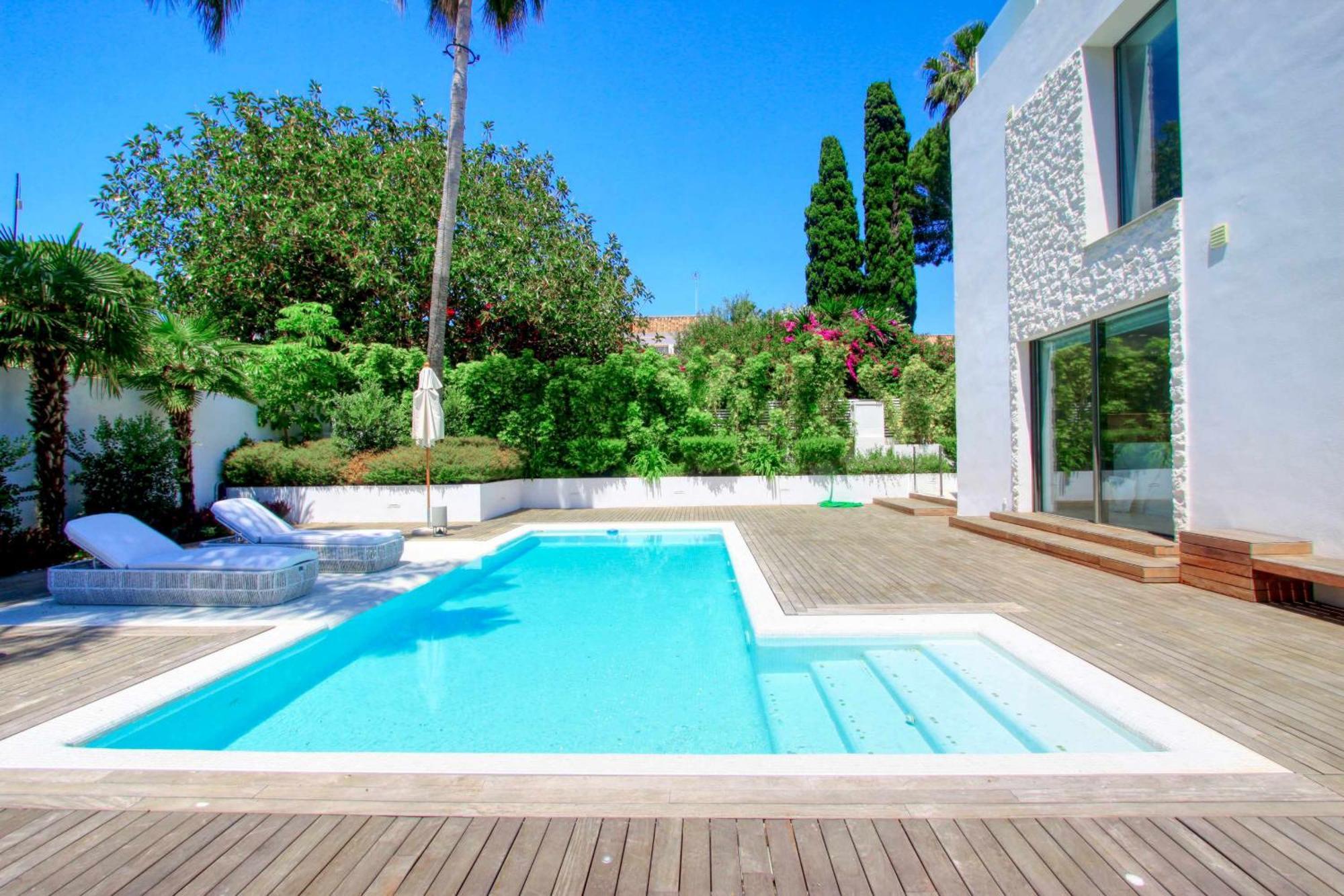 Contemporary & Very Spacious Puerto Banus Marbella