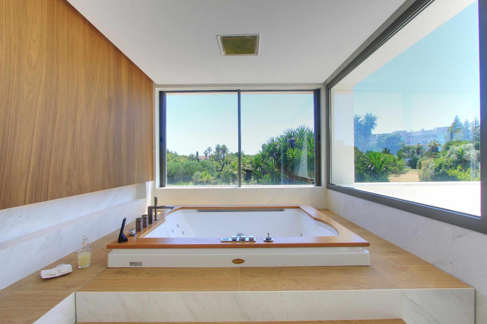 Contemporary & Very Spacious Puerto Banus Villa Marbella