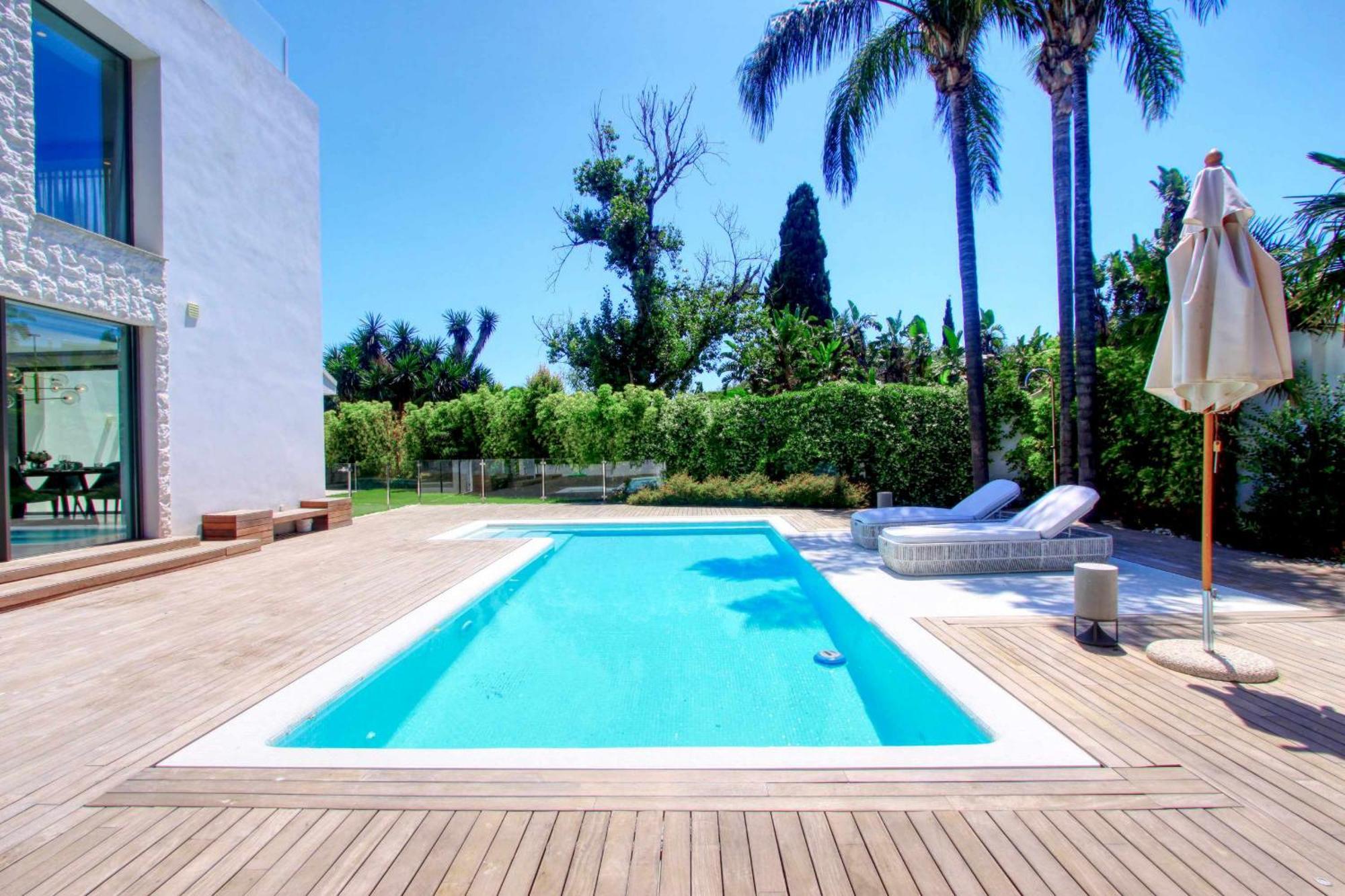 Contemporary & Very Spacious Puerto Banus Marbella