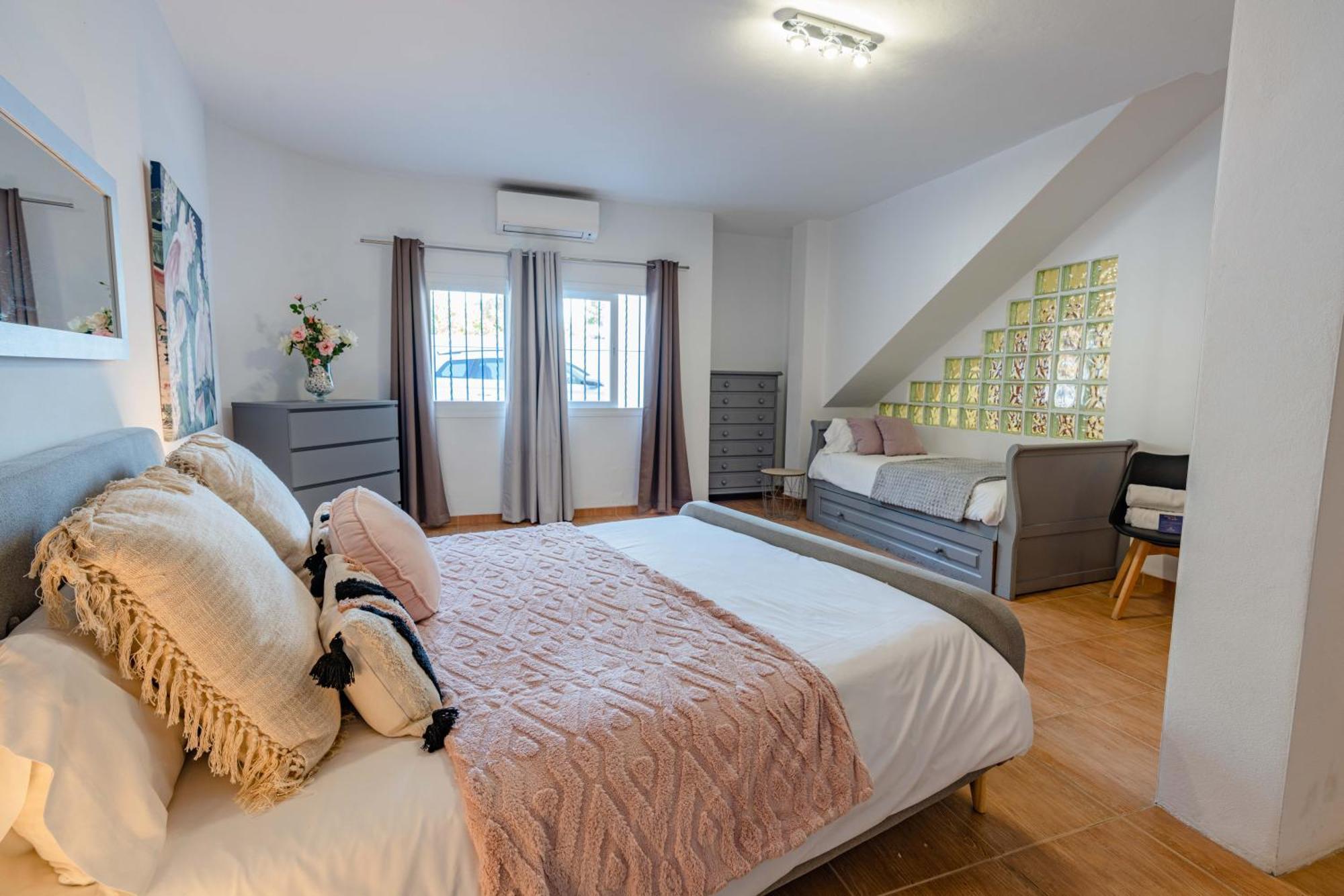10 Luxe By Lirios Village Villa