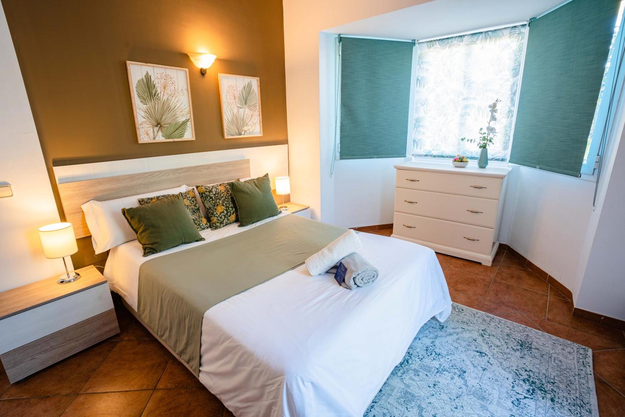 10 Luxe By Lirios Village *