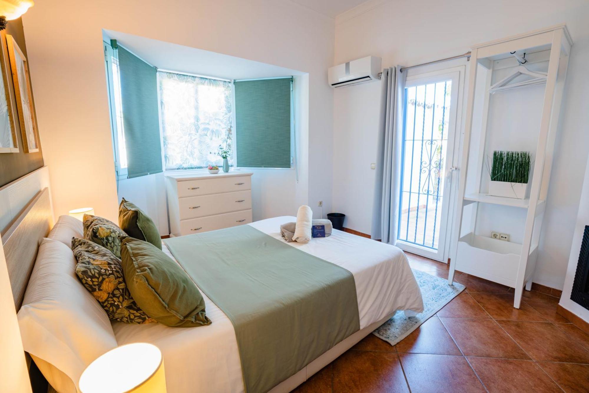 10 Luxe By Lirios Village Villa *