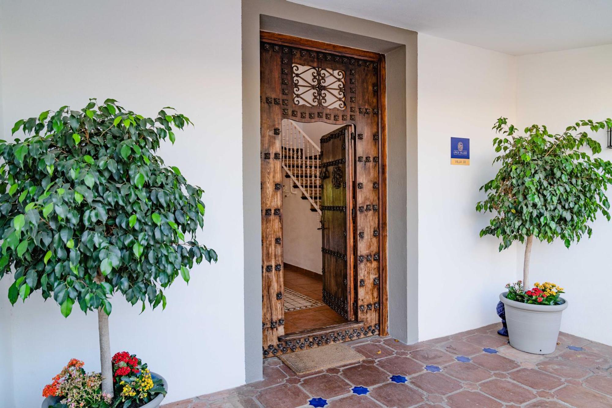 10 Luxe By Lirios Village * Marbella