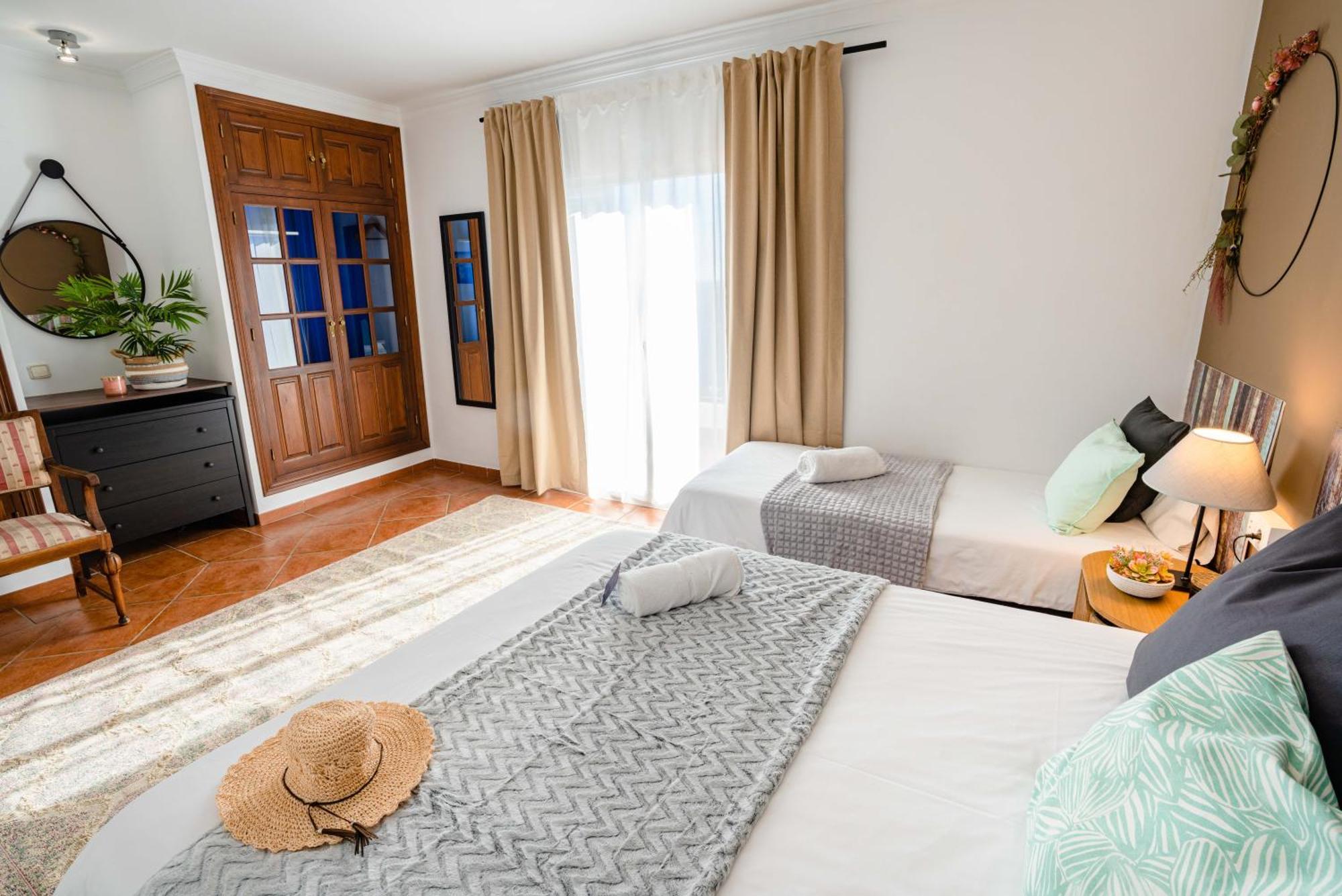 10 Luxe By Lirios Village Villa *