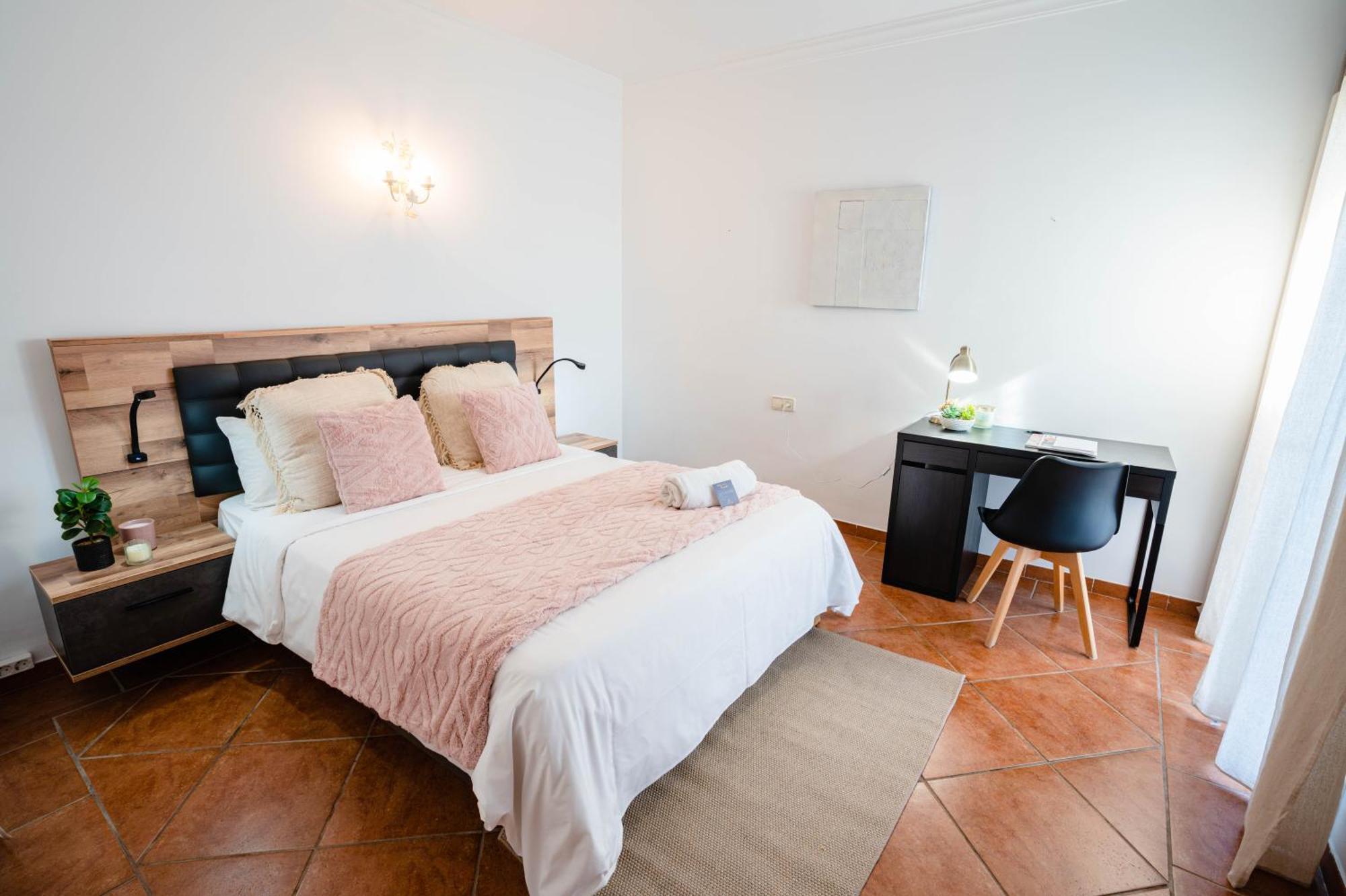 10 Luxe By Lirios Village Villa