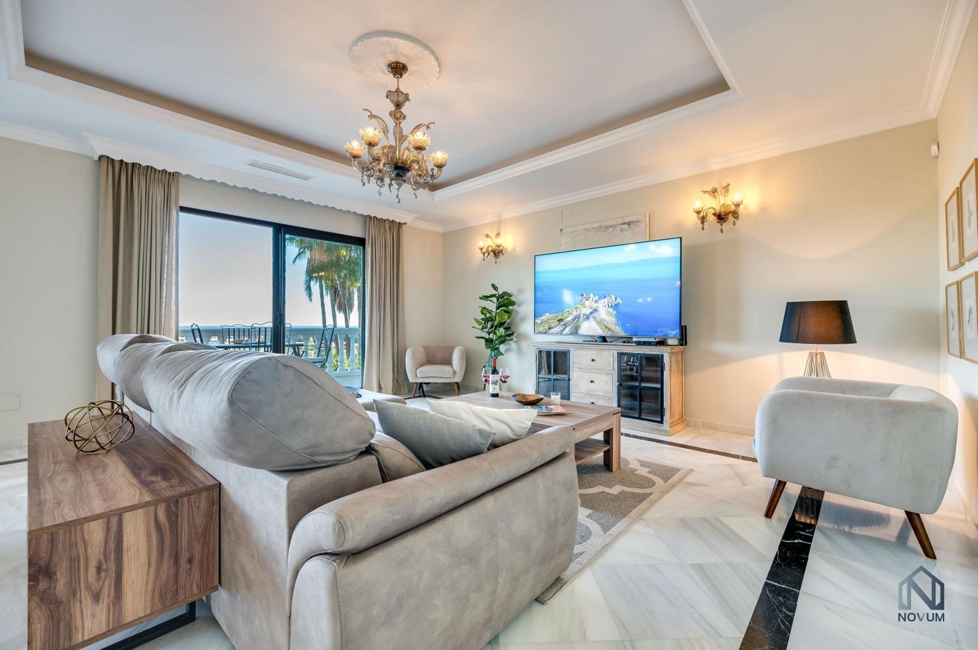 Spacious 6 Bdrm - Golf Lover's Paradise