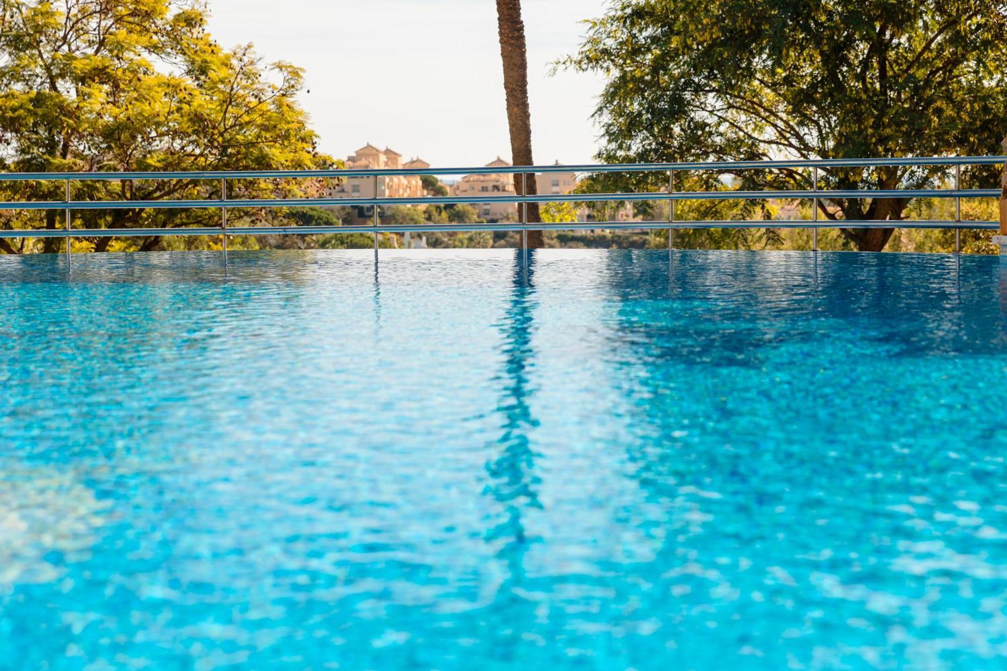 Luxurious Frontline Golf In Elviria Apartment Marbella