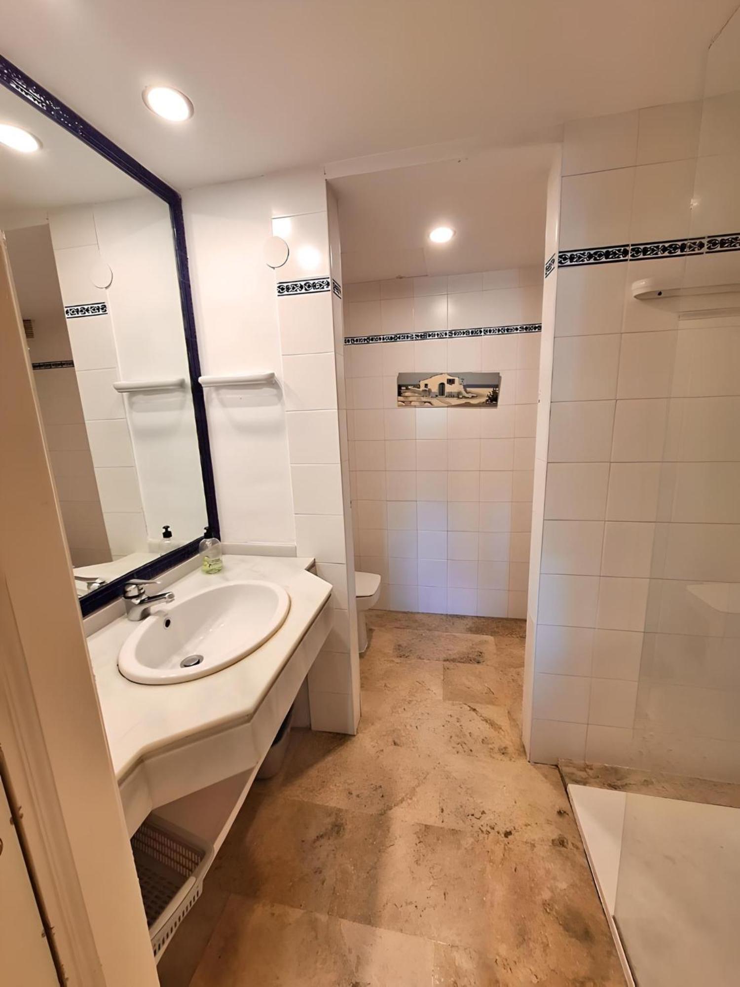 Сasa de vacaciones Gorgeous 2br Apt. W/ Mountain View Puerto Banus