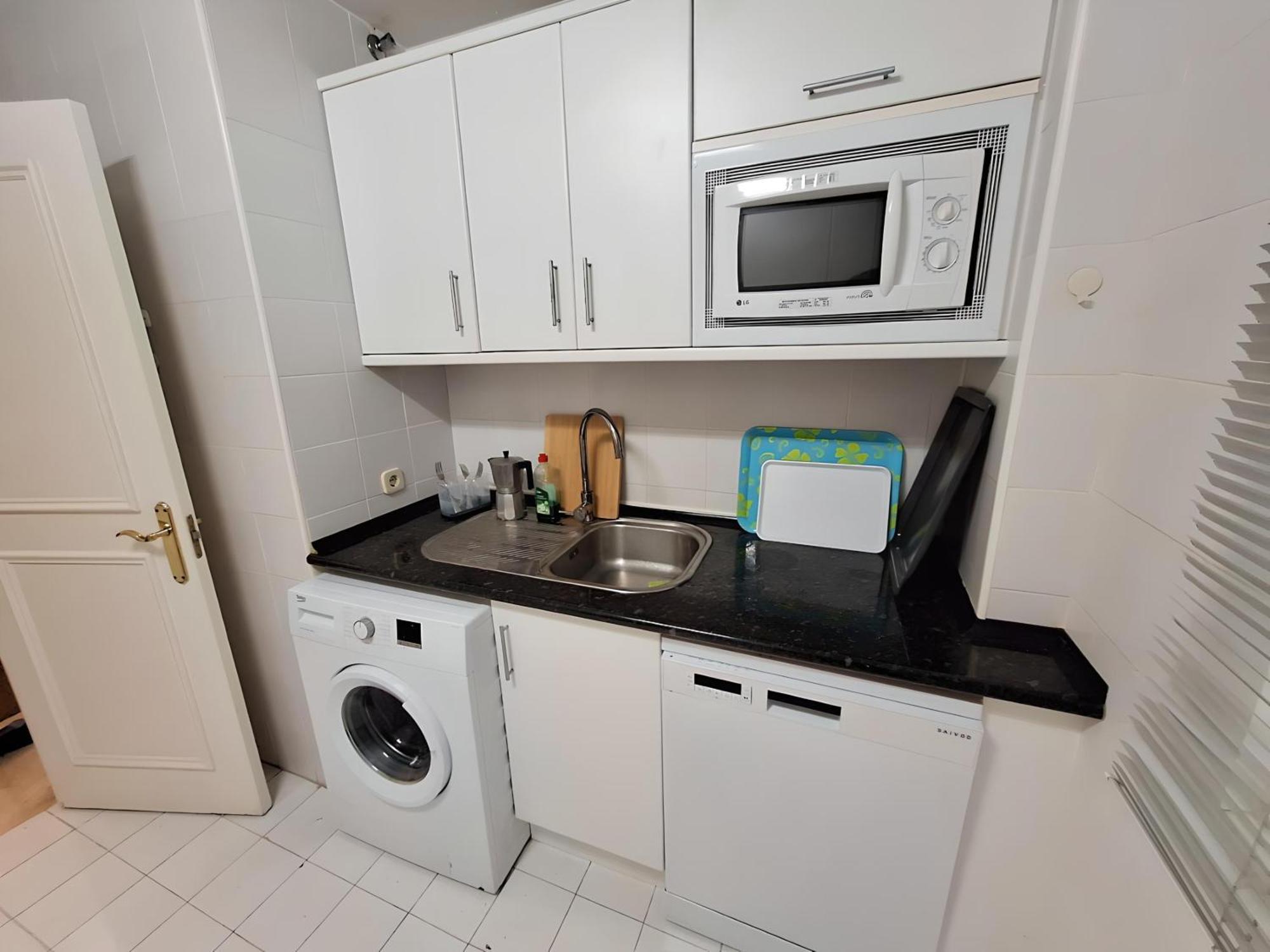 Сasa de vacaciones Gorgeous 2br Apt. W/ Mountain View Puerto Banus Marbella