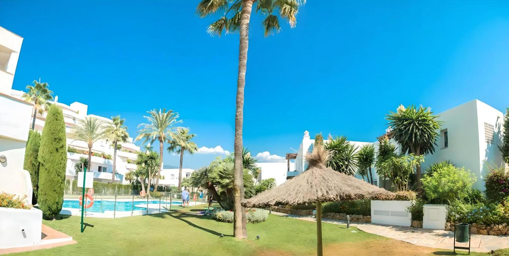 Сasa de vacaciones Gorgeous 2br Apt. W/ Mountain View Puerto Banus *