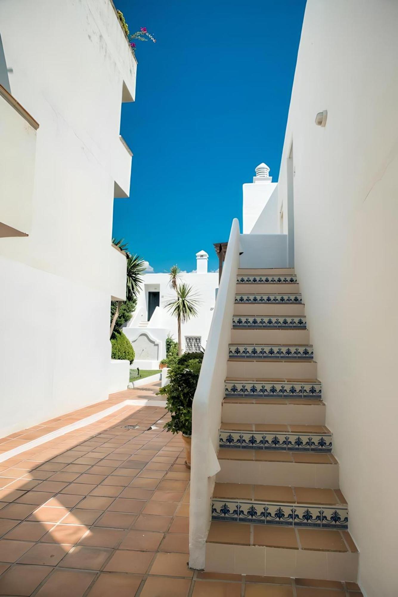 Gorgeous 2br Apt. W/ Mountain View Puerto Banus Сasa de vacaciones