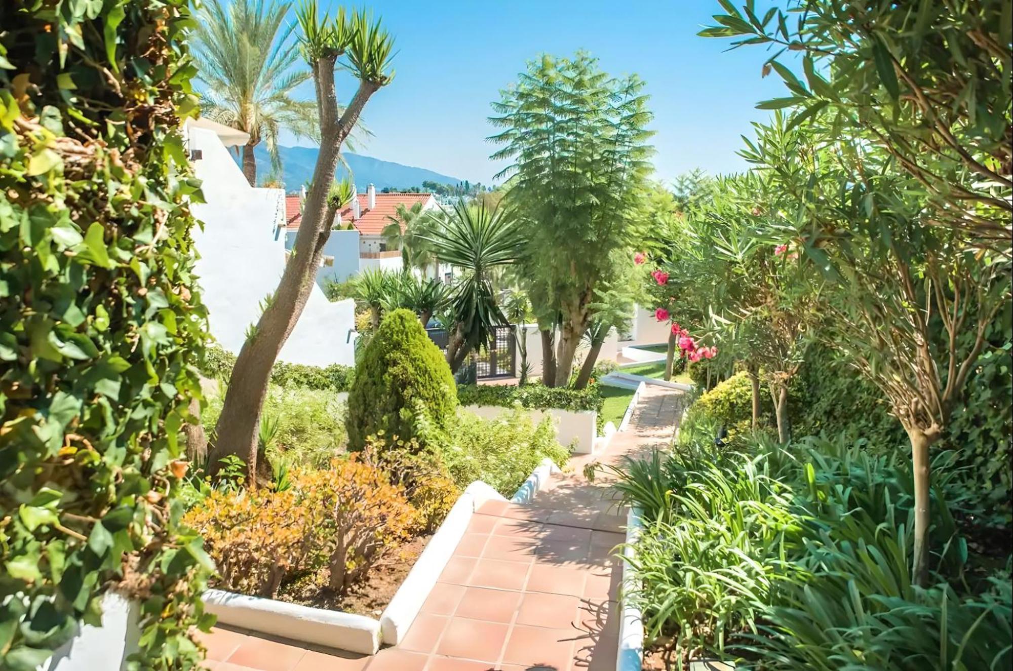 Gorgeous 2br Apt. W/ Mountain View Puerto Banus Сasa de vacaciones *