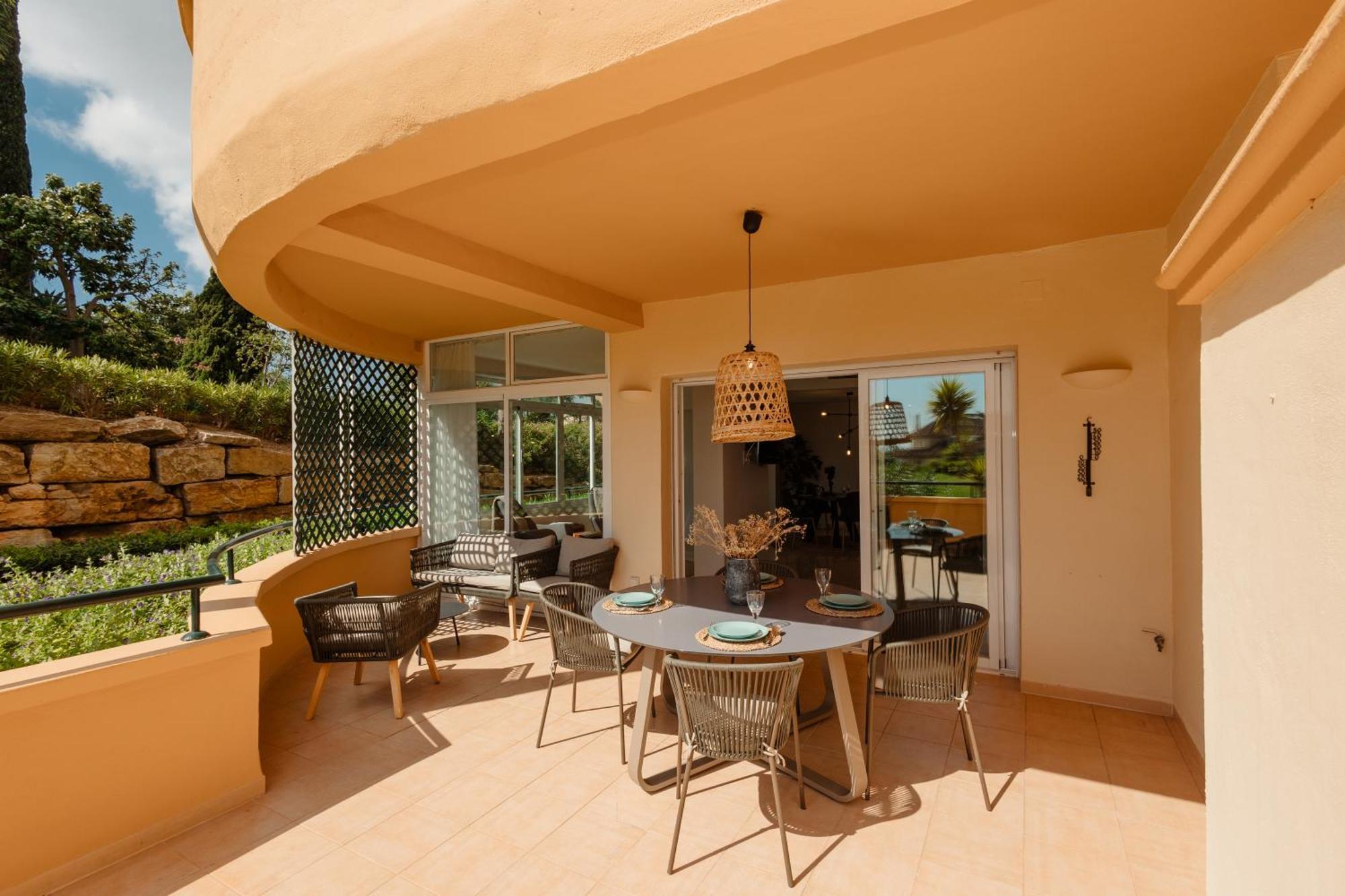 Luxurious Frontline Golf In Elviria *