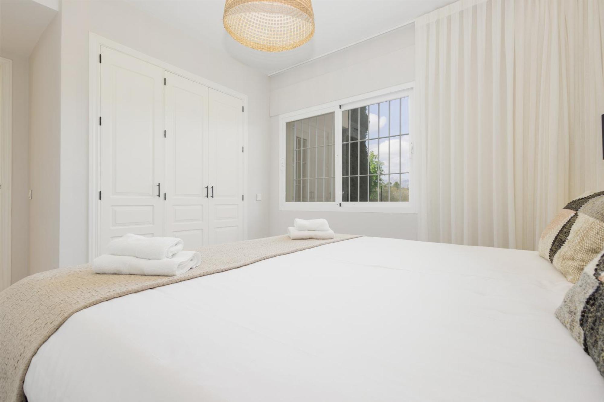 Luxurious Frontline Golf In Elviria *