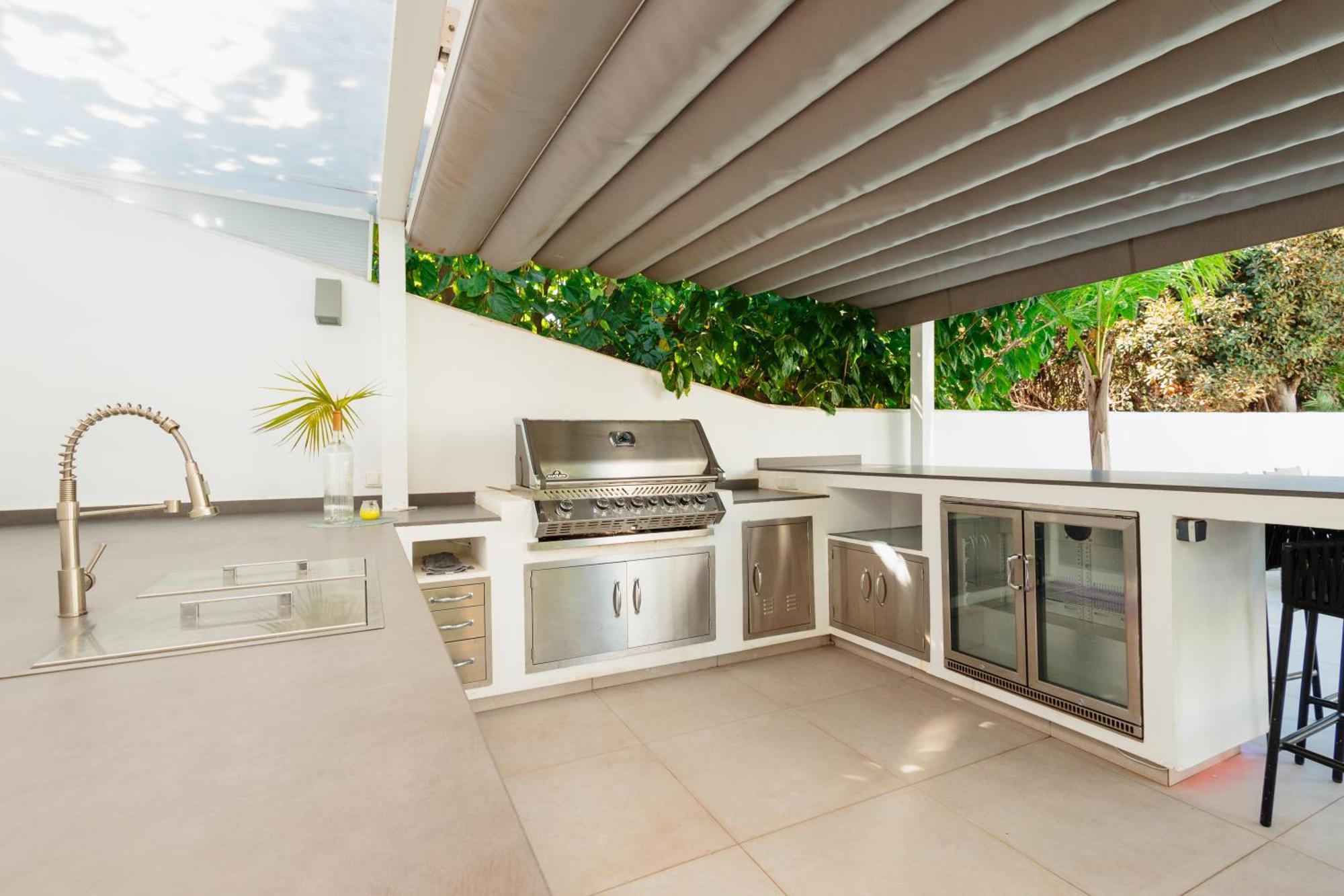 Holiday home 6 Bedroom Villa, With Heated Pool And Sea Views, Next To The Of Costabella