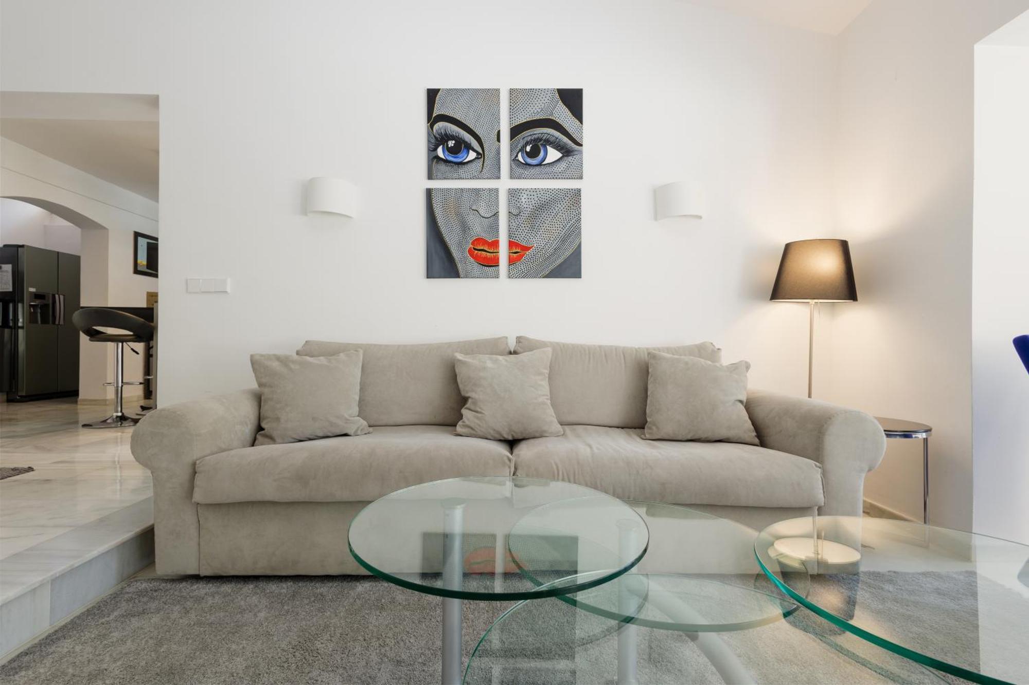 Holiday home 6 Bedroom Villa, With Heated Pool And Sea Views, Next To The Of Costabella Marbella