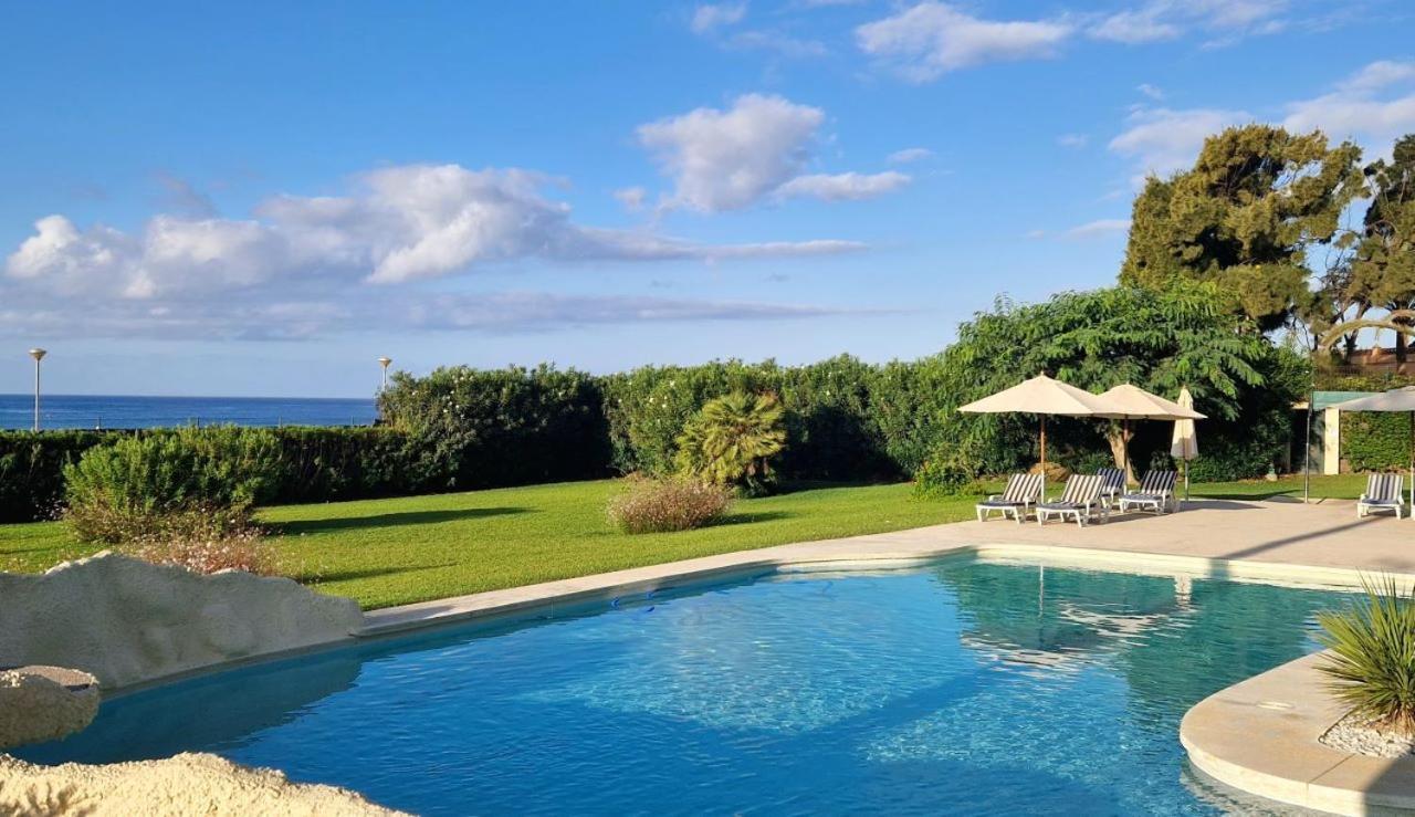 Beachfront Neptuno I, Complex,views,pool,garden, Elviria Marbella