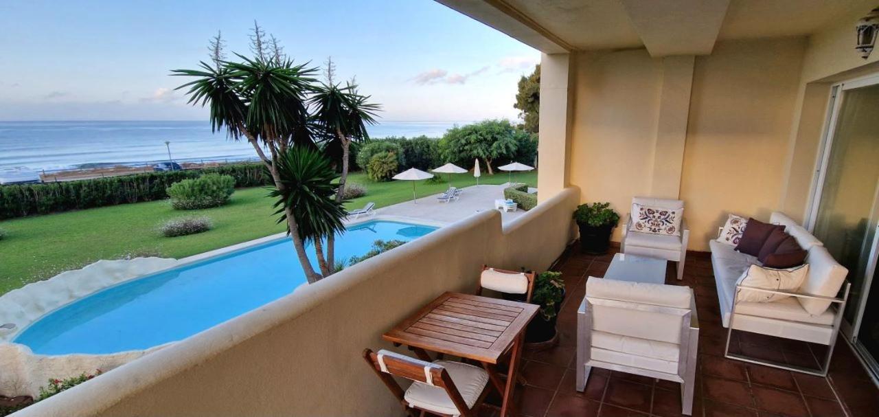 Beachfront Neptuno I, Complex,views,pool,garden, Elviria