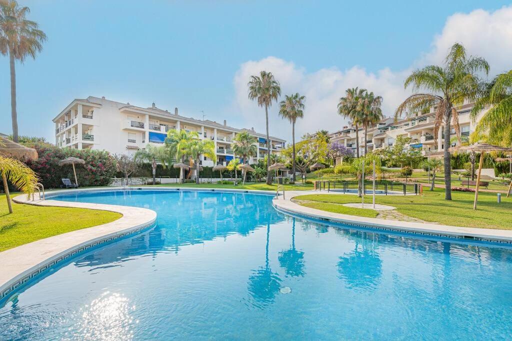 Apartment Flat -puerto Banus -6 A 8 Persons-pool-parking Marbella