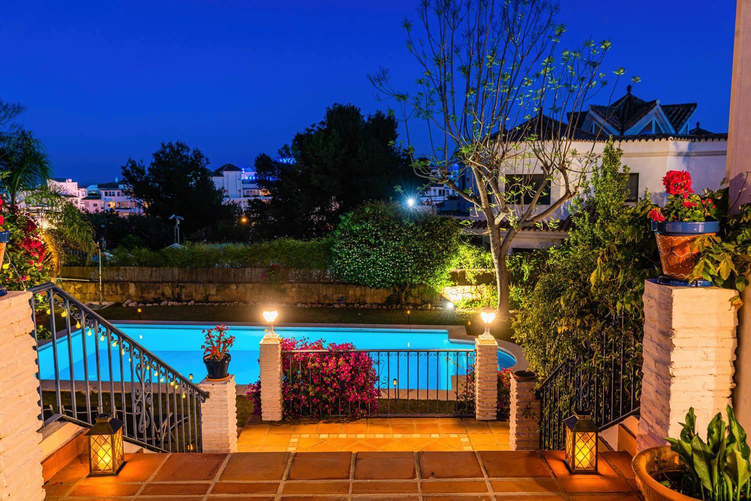 10 Luxe By Lirios Village Villa