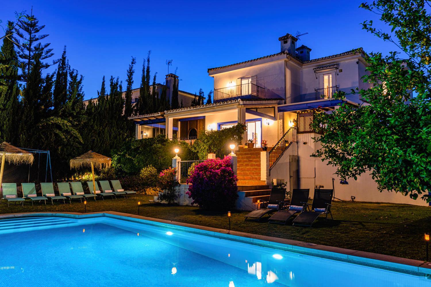 10 Luxe By Lirios Village Villa