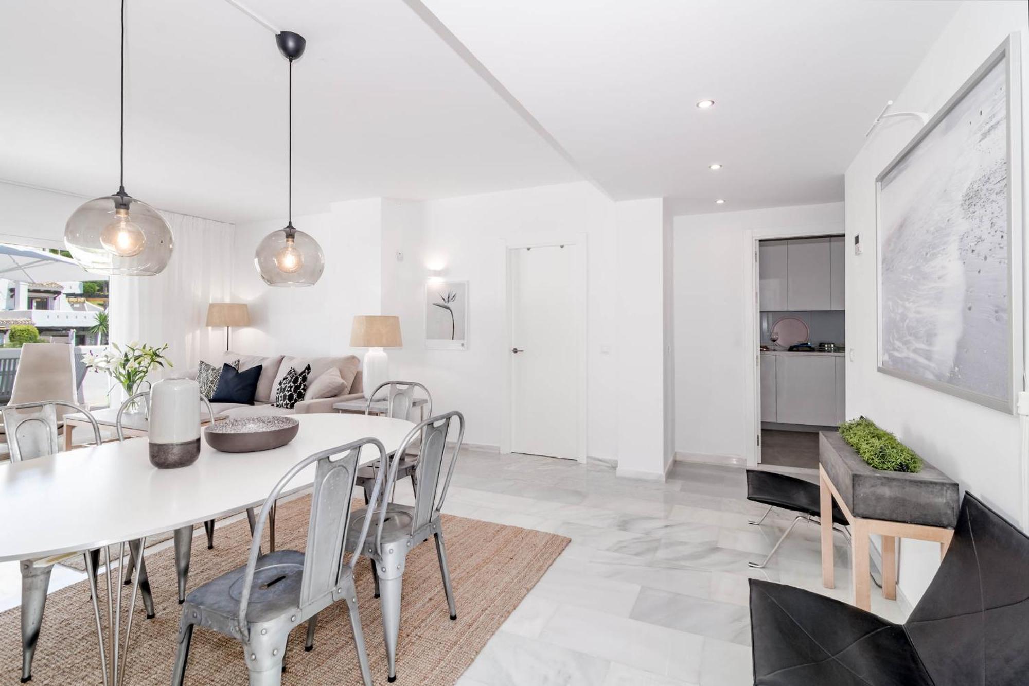 Ivy-modern 3 Bedroom Private Garden * Marbella