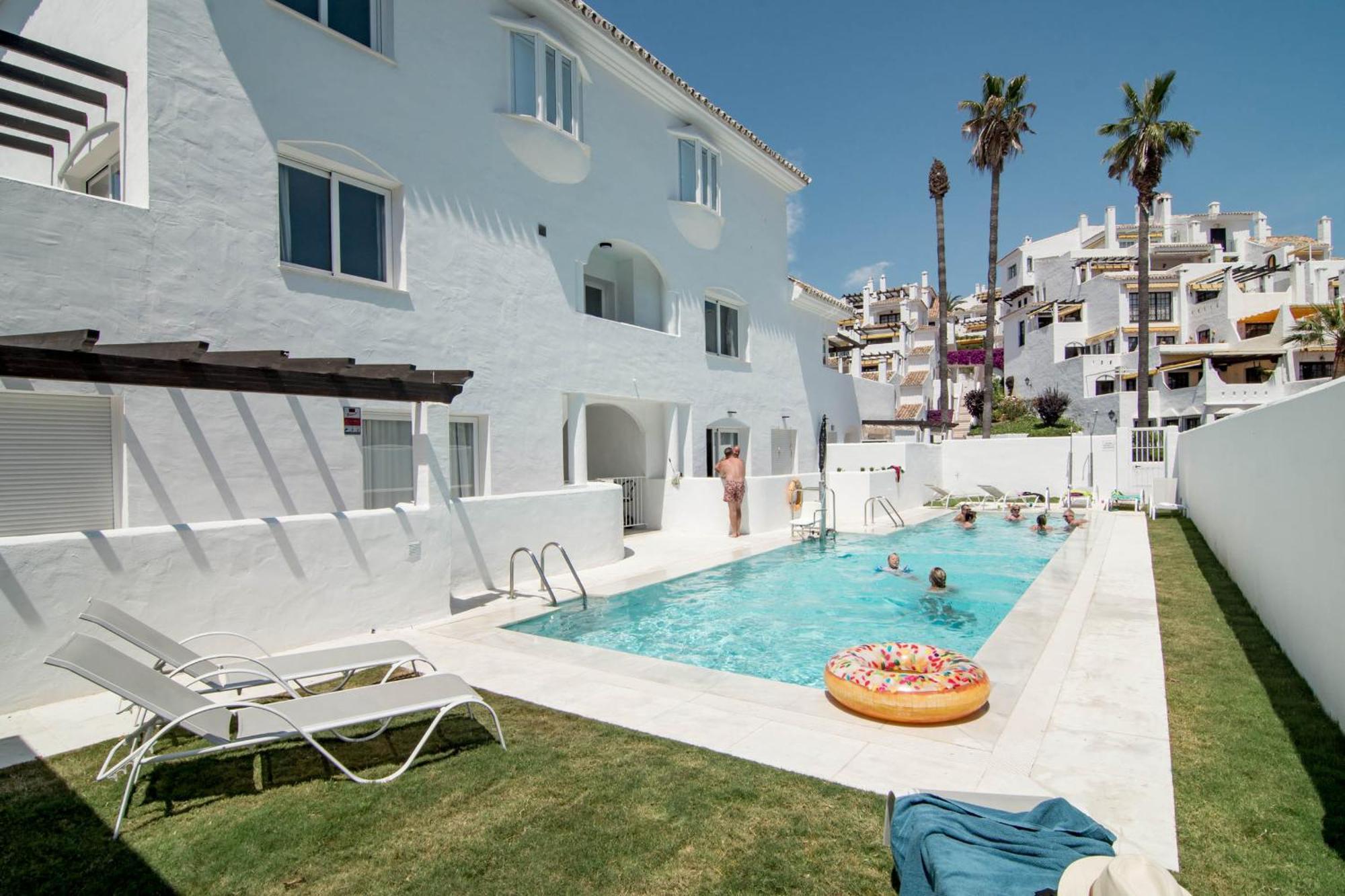 Ivy-modern 3 Bedroom Private Garden Appartement *