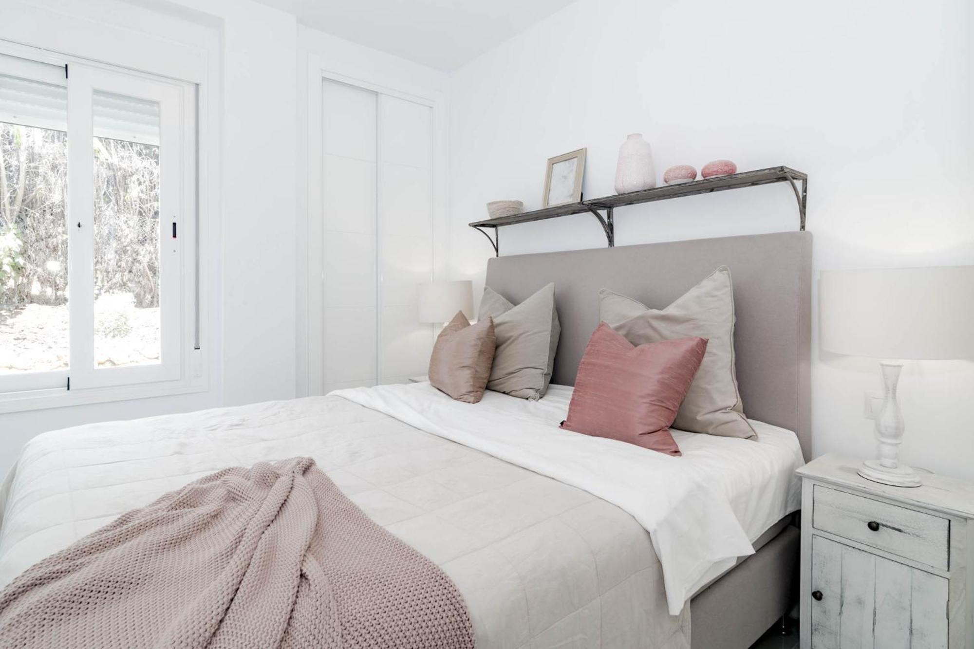 Ivy-modern 3 Bedroom Private Garden Appartement *