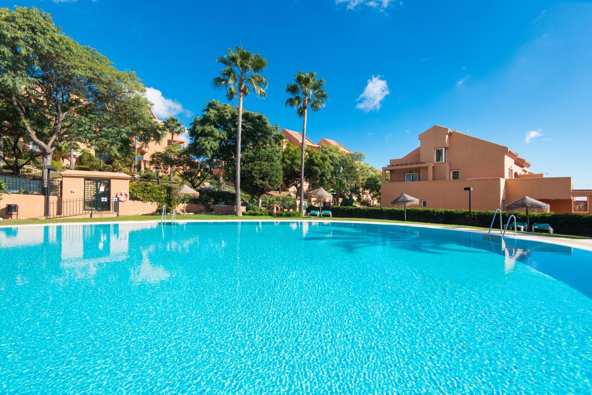 Rentandhomes Penthouse Elviria Golf *
