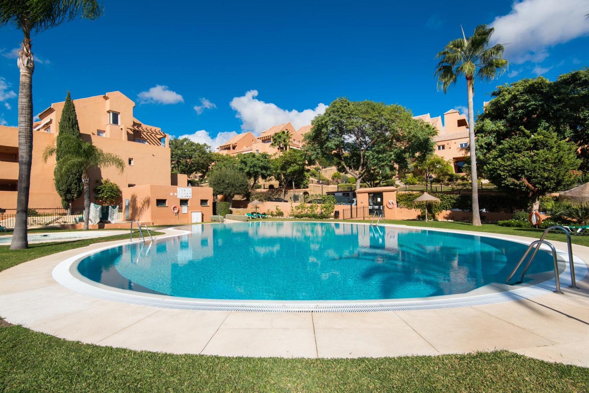 Rentandhomes Penthouse Elviria Golf Apartamento *