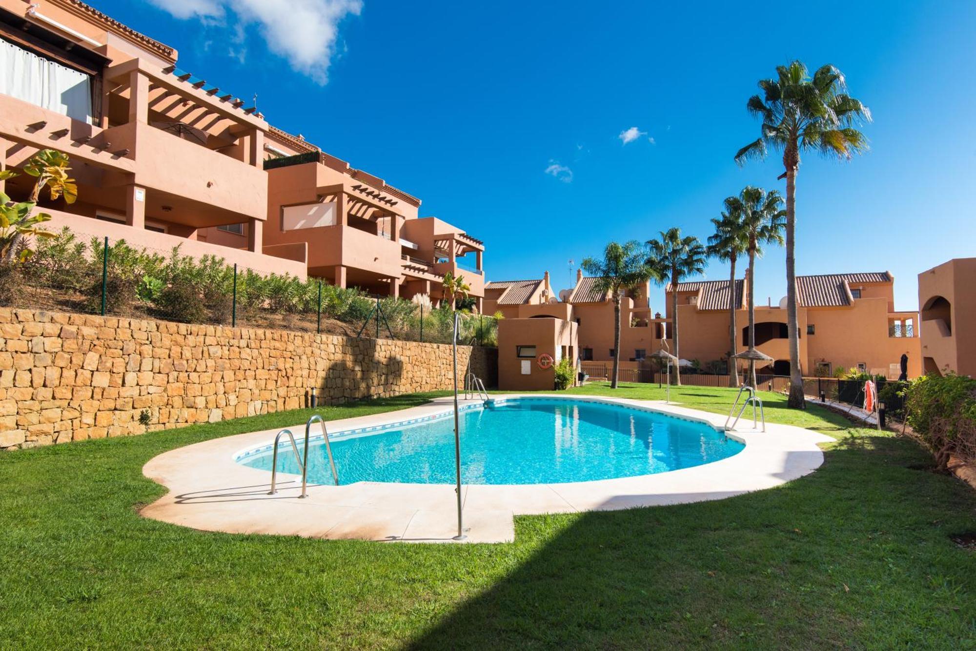 Rentandhomes Penthouse Elviria Golf Apartamento