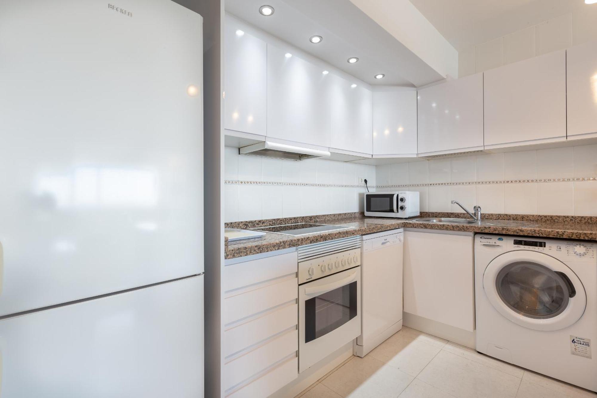 Centre On The Promenade Front Line Apartment