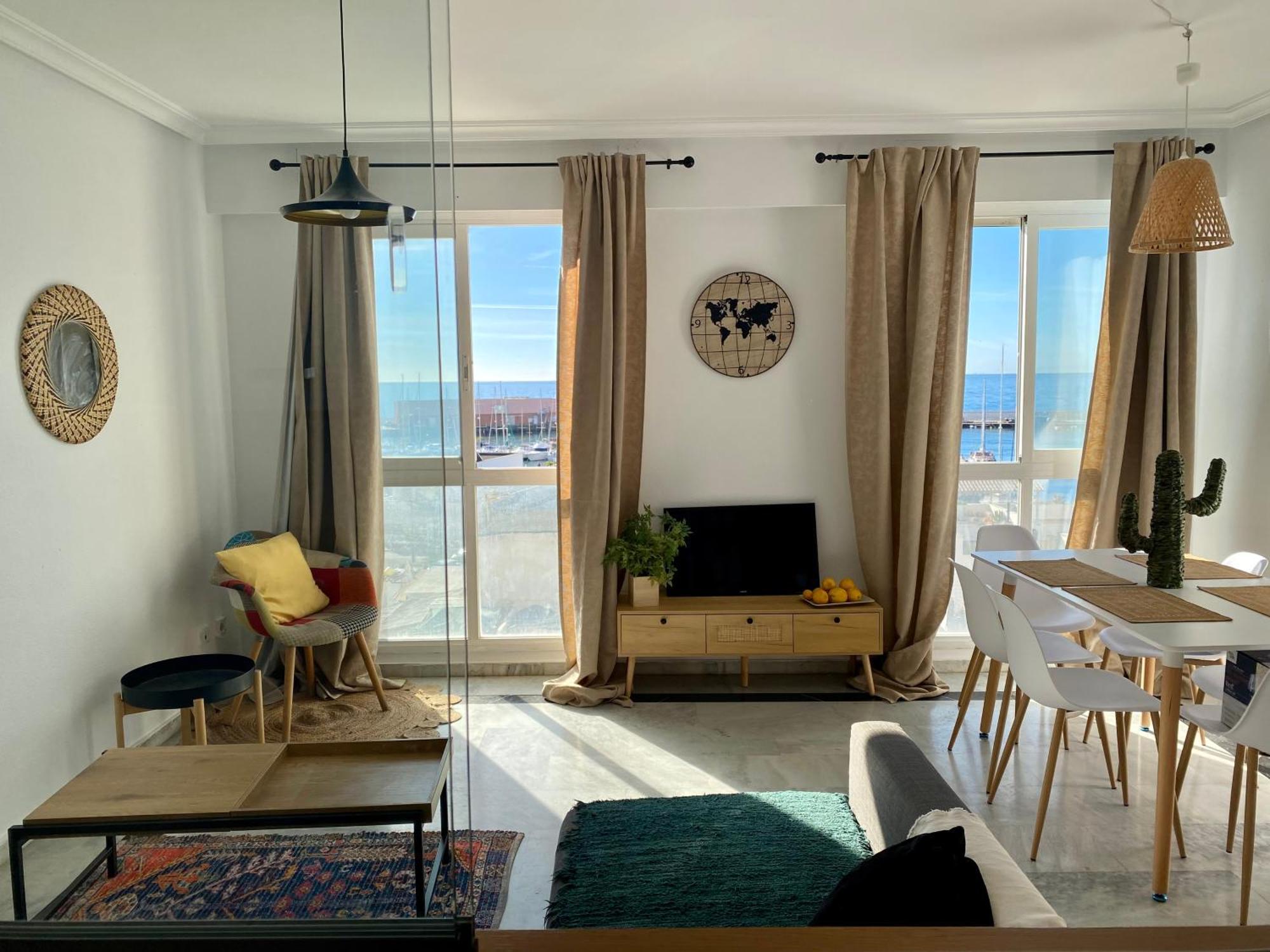 Seafront In With Pool And Garage Appartement