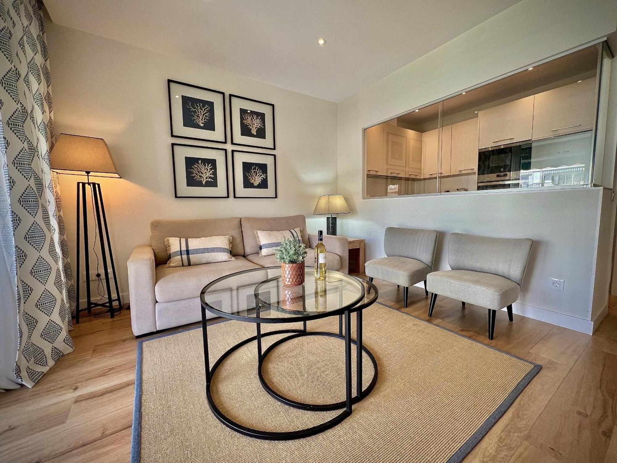 Apartment Downtown 45 With Pool By Homing *