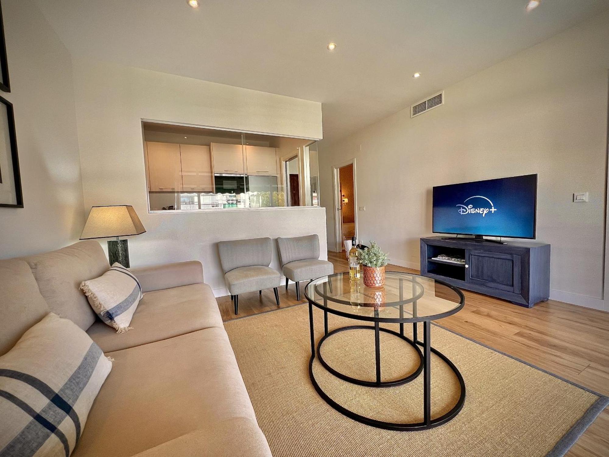 Apartment Downtown 45 With Pool By Homing Marbella