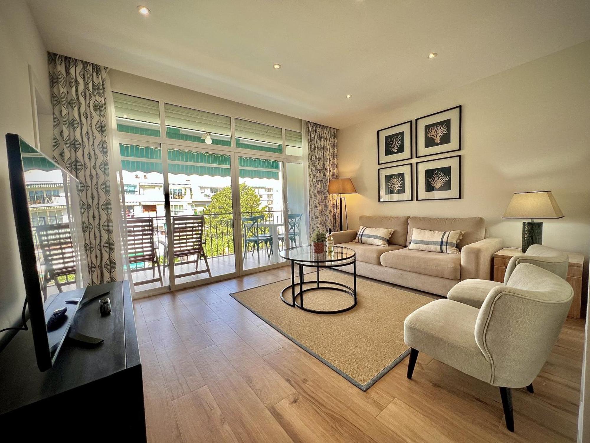 Apartment Downtown 45 With Pool By Homing Marbella