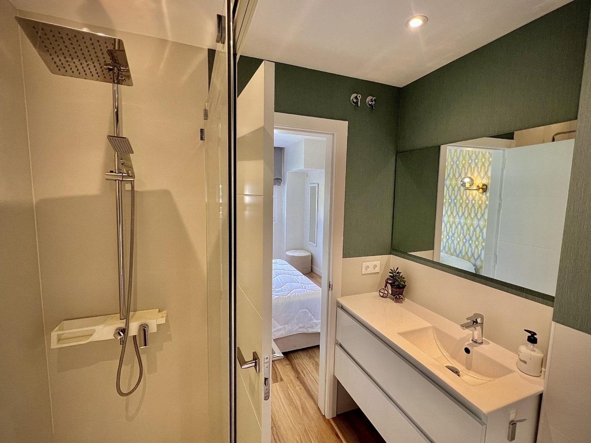 Downtown 45 With Pool By Homing Apartment *