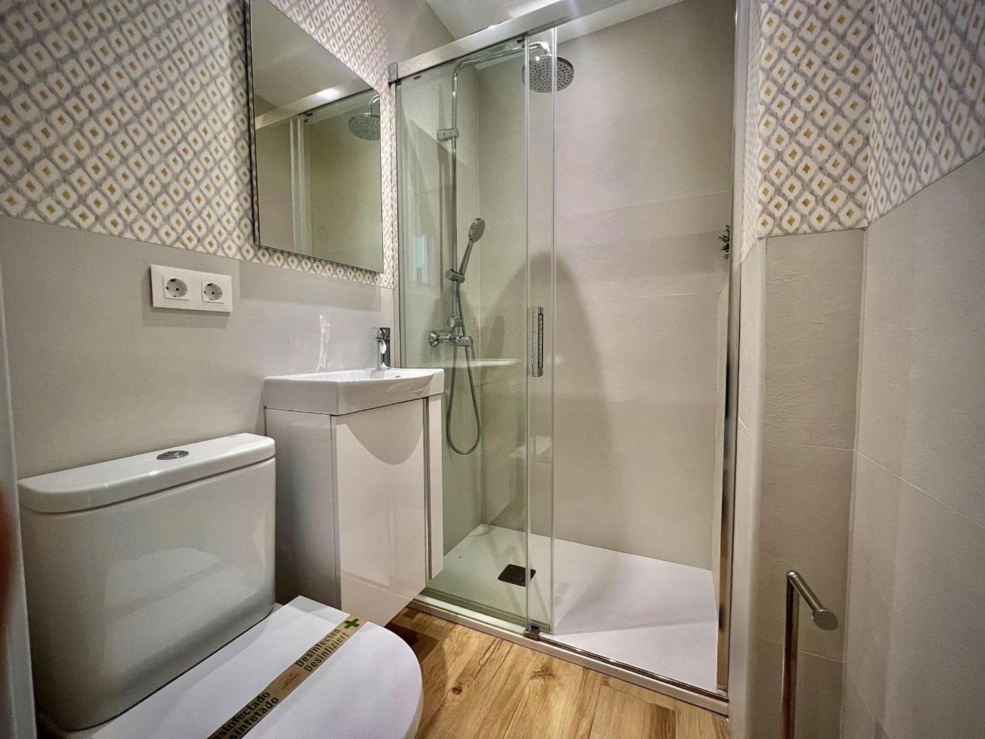 Downtown 45 With Pool By Homing Apartment