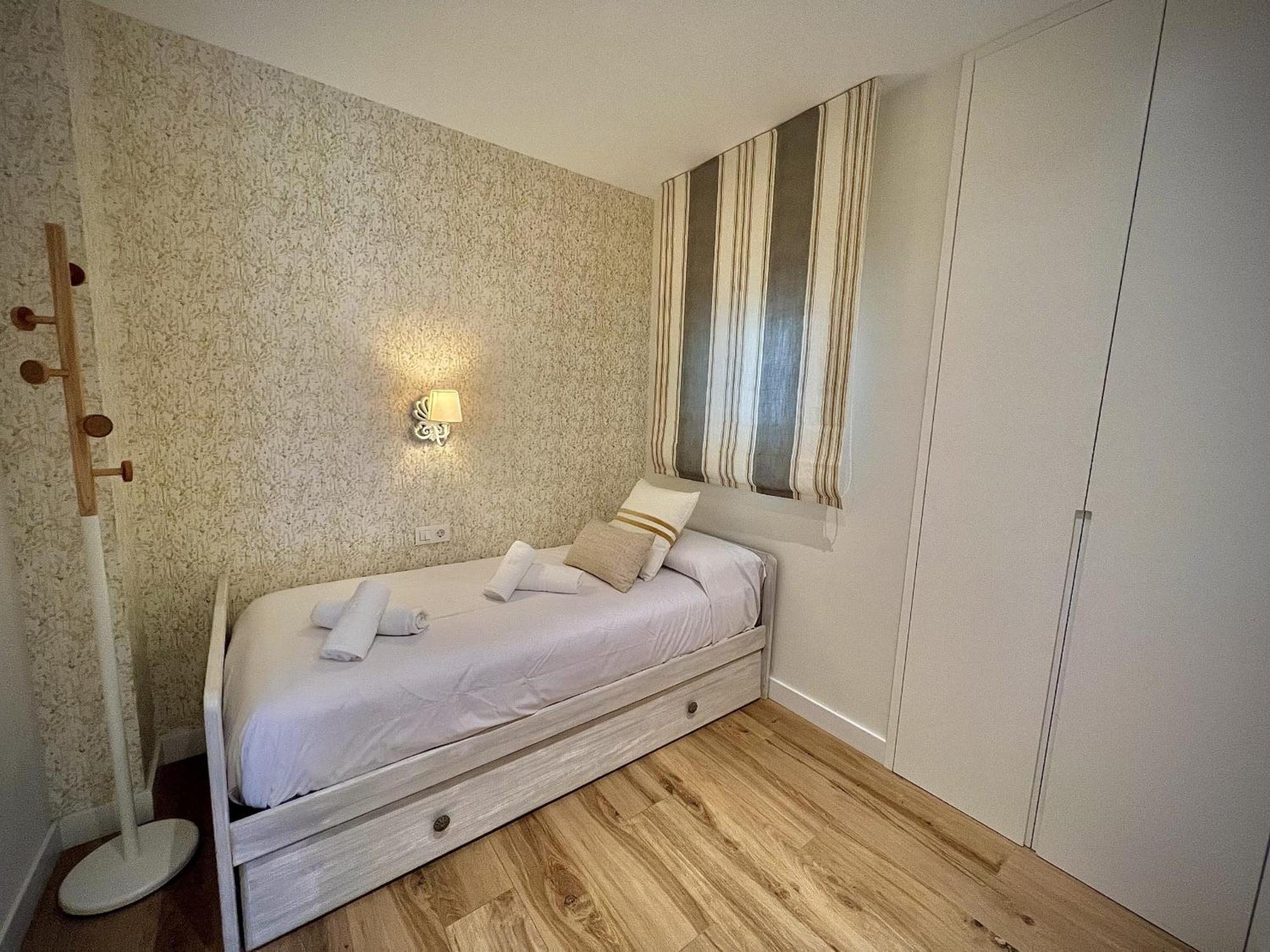 Downtown 45 With Pool By Homing Apartment