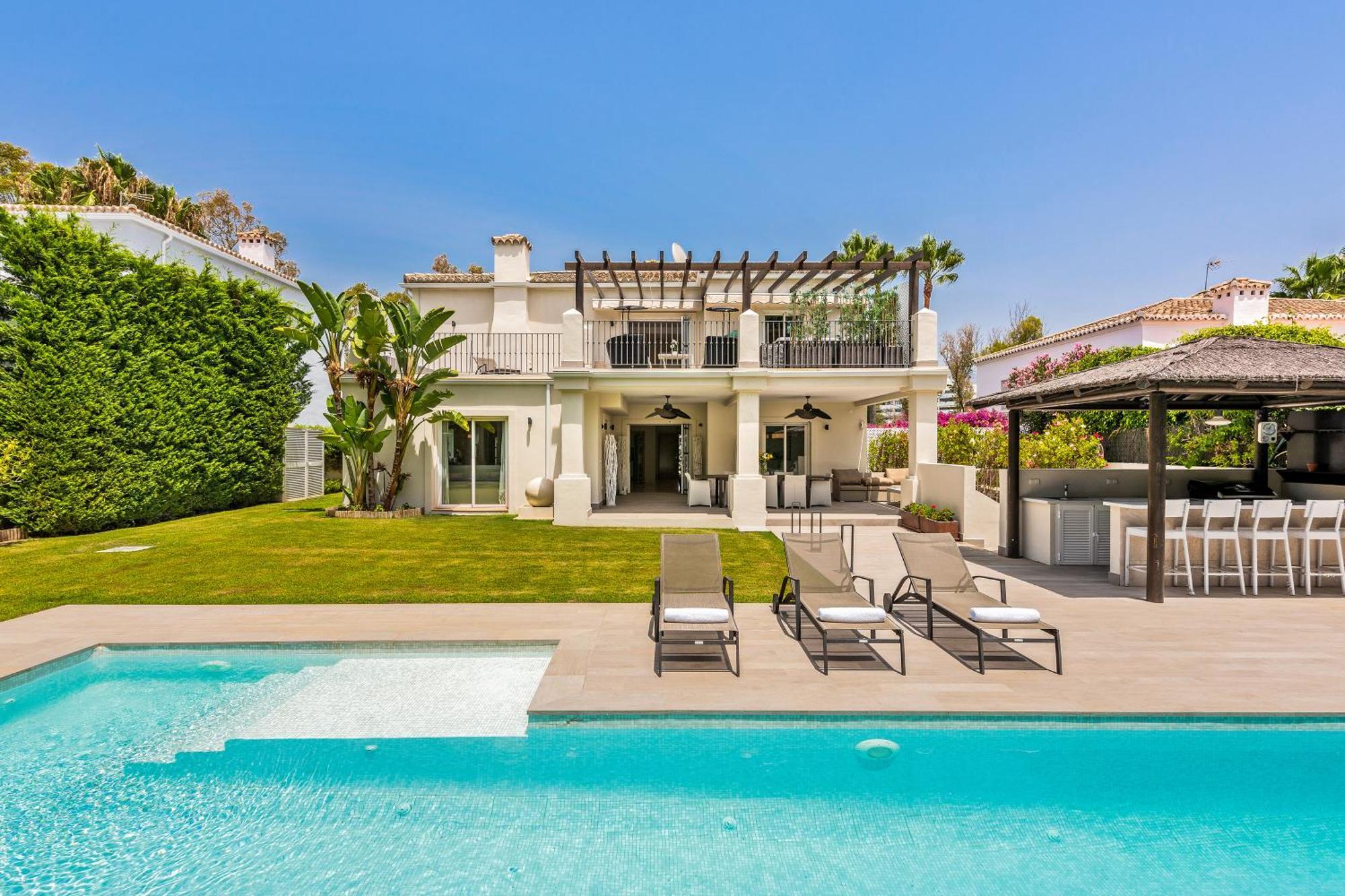 Villa Villa New Zacaluca Pool Sauna & Gym - Happy Rentals