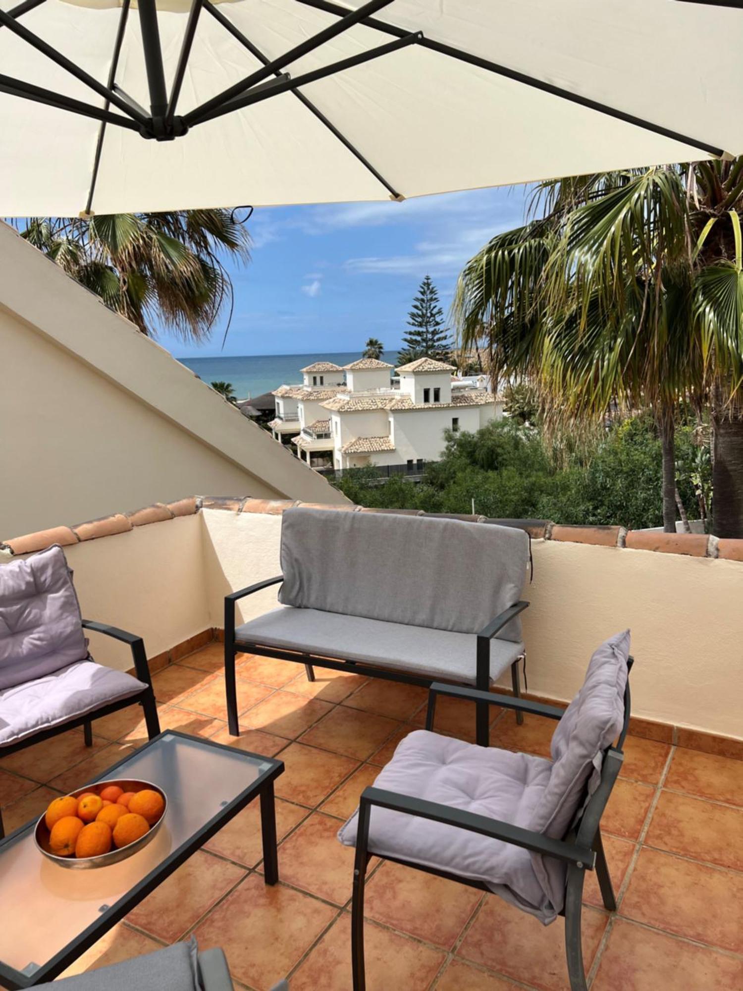 Stylish Townhouse In Beachfront Complex *