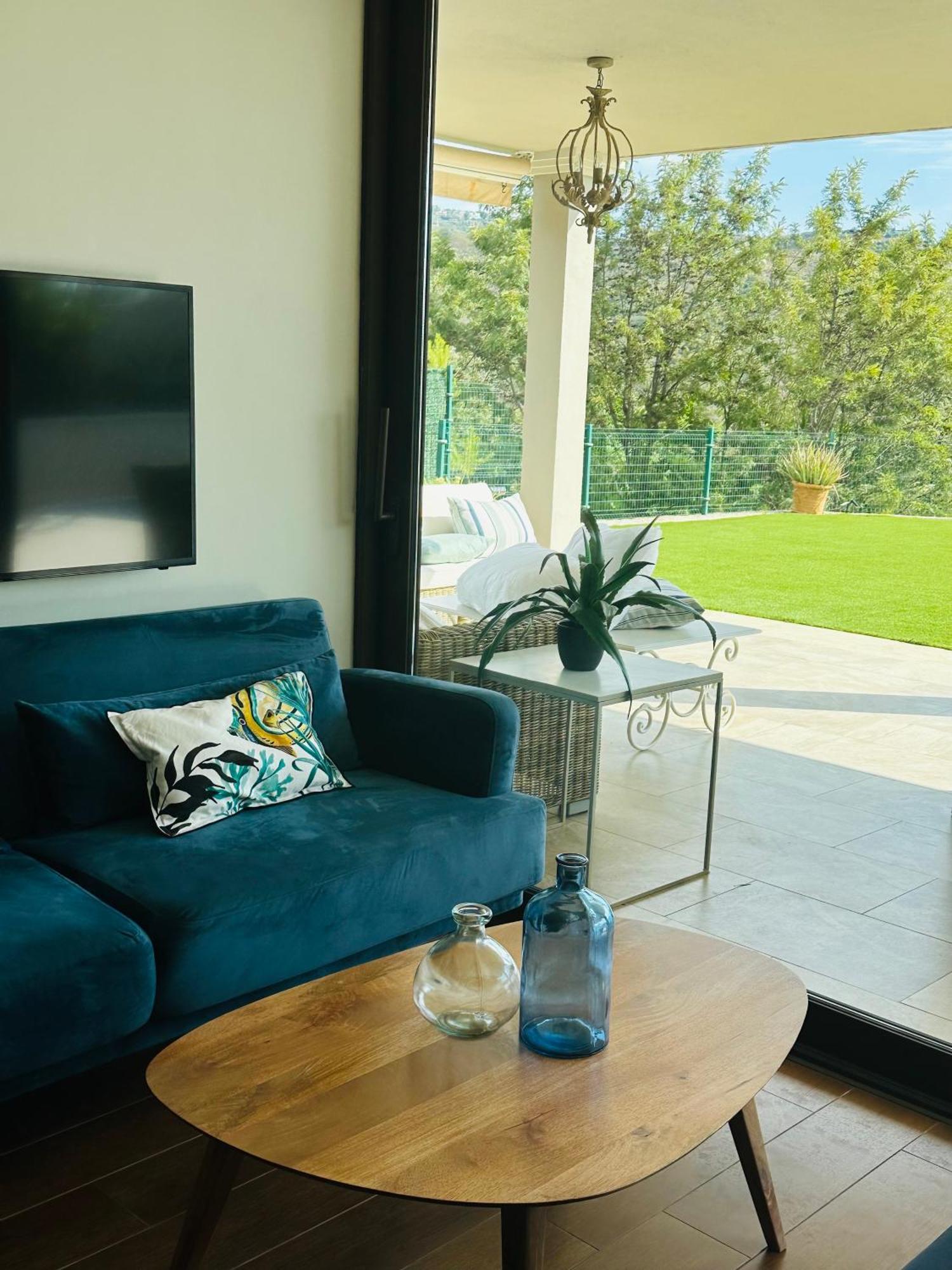 Issa Private Loft In Villa