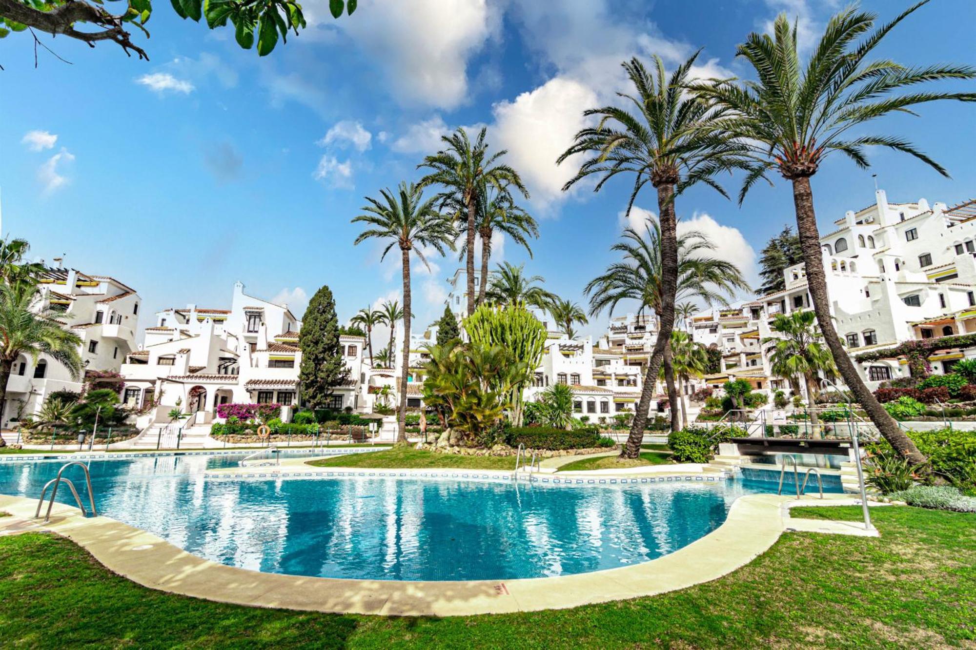Apartment Stunning 2 Bedroom In Aldea Blanca