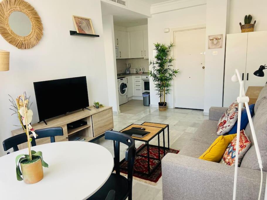 Urban Place In Close To With Garage Apartment *