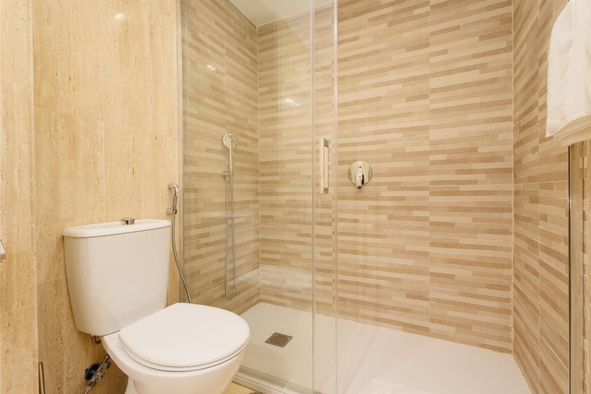 Apartment With Pool And Private Terrace With Sea Views In Elviria Marbella