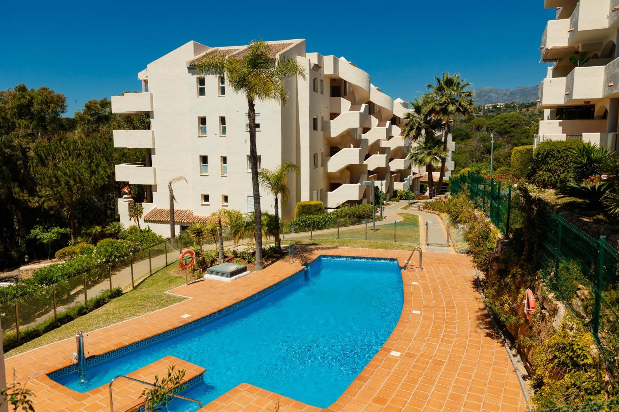 Apartment With Pool And Private Terrace With Sea Views In Elviria Appartement *