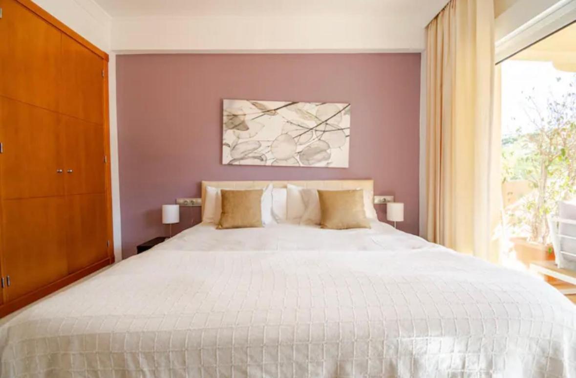 Luxury 2 Bedroom Apartment, Close To The Sea And The Golf Course, Aloha Hills Club