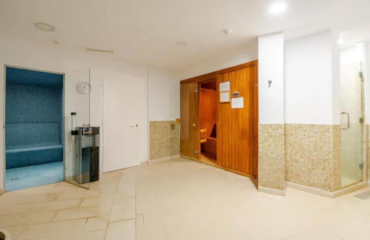 Luxury 2 Bedroom Apartment, Close To The Sea And The Golf Course, Aloha Hills Club Appartement Marbella