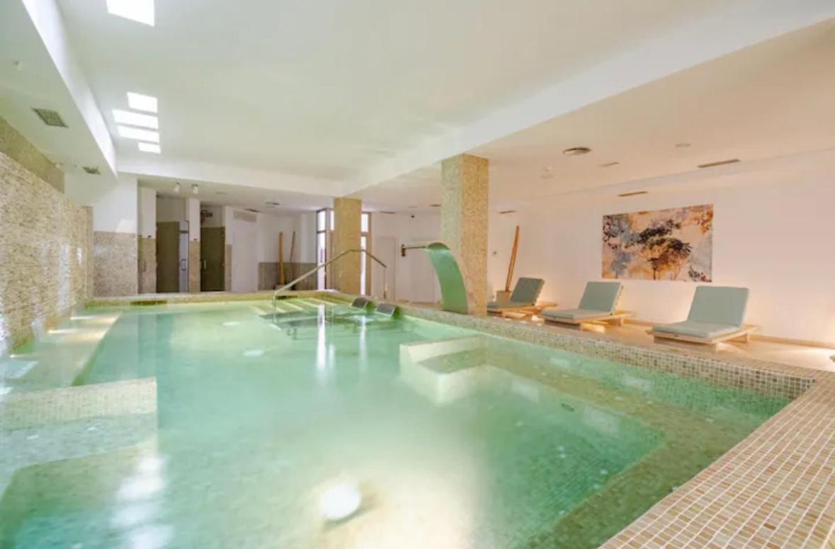 Luxury 2 Bedroom Apartment, Close To The Sea And The Golf Course, Aloha Hills Club *